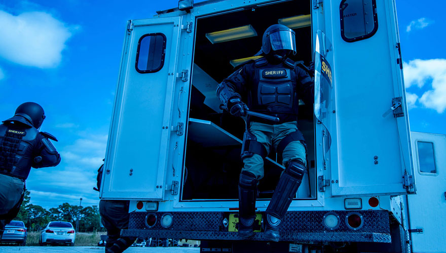 Mobility and Riot Gear: Balancing Protection with Tactical Maneuverability