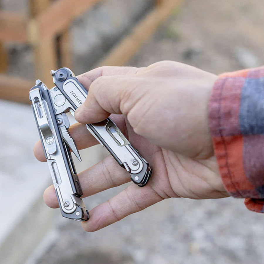 Leatherman Arc  Multi-Tool with Nylon Sheath – Silver-Box