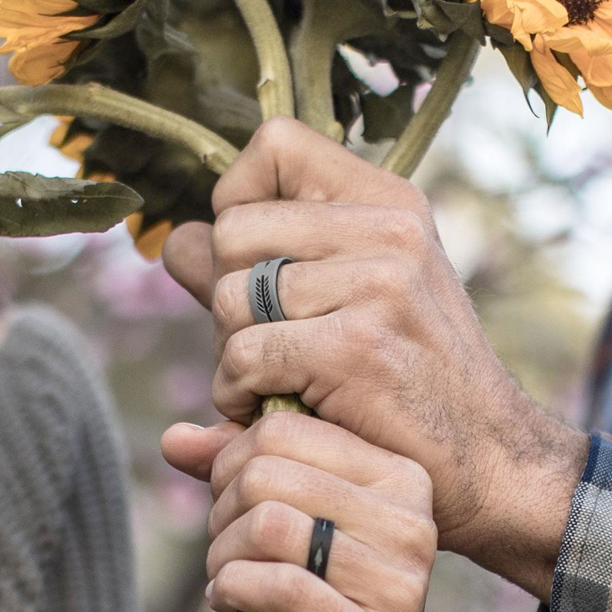 QALO Men's Strata Grey and Black Arrow Silicone Ring Silicone Ring QALO Tactical Gear Supplier Tactical Distributors Australia